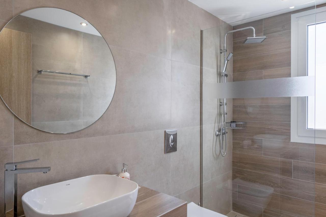 Divine 2Br Apartment In The Heart Of Атина Екстериор снимка