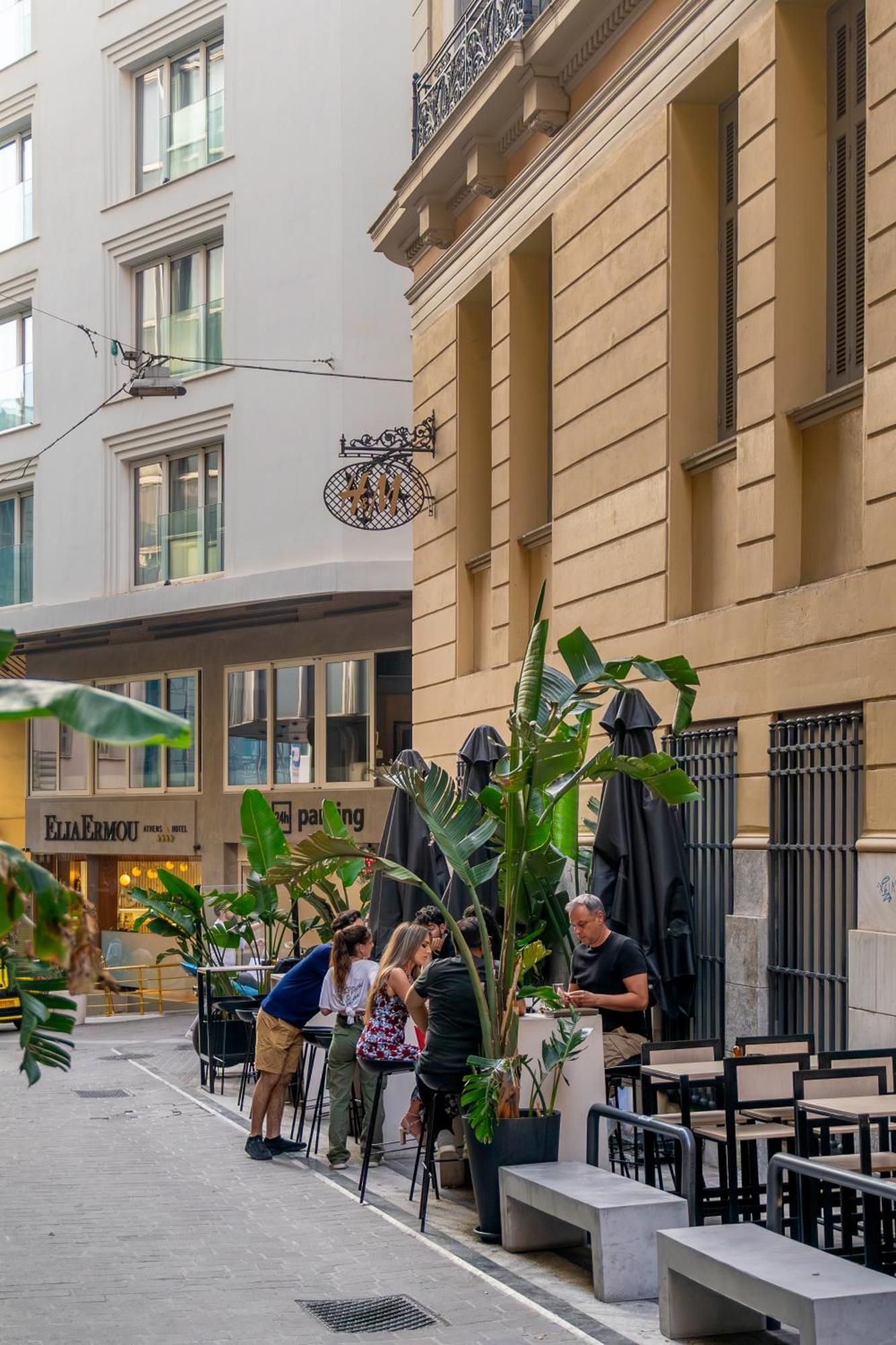 Divine 2Br Apartment In The Heart Of Атина Екстериор снимка